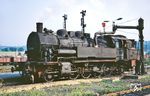 Bereits mit (ungewohnter) EDV-Nummer ergänzt 93 1035-0 ihre Wasservorräte in ihrem Heimat-Bahnhof Saalfeld (Saale). (28.08.1970) <i>Foto: Robin Fell</i>