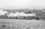 50 3539 wurde ab Winter 1981/82 wieder beim Bw Nossen eingesetzt und ist hier mit Nahgüterzug 61345 nach Dresden im Muldental bei Niederstriegis unterwegs. (03.02.1982) <i>Foto: Thomas Fischer</i>