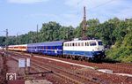 110 420 (Bw Dortmund Bbf) mit einem TUI-Sonderzug in Düsseldorf Zoo. (24.08.1990) <i>Foto: Wolfgang Bügel</i>