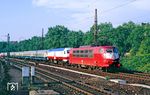 103 175 überführt in dem nur Freitags verkehrenden (Bundeswehr-)IC 942 "Seestern" (Hamburg-Altona - Düsseldorf) die MaK DE 1024 (240 003). (24.08.1990) <i>Foto: Wolfgang Bügel</i>