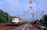 110 355 vom Bw Köln-Deutzerfeld vor D 2120 (Frankfurt/M - Dortmund) im Personenbahnhof Köln-Kalk. (24.08.1990) <i>Foto: Joachim Bügel</i>