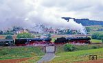 Bei eher mäßigem Wetter waren 01 150 und 01 1100 mit einem Sonderzug nach Neuenmarkt-Wirsberg bei Pegnitz unterwegs. (01.09.1990) <i>Foto: Joachim Bügel</i>