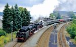 01 150 und 01 1100 auf der Rückfahrt von Stammbach nach Neuenmarkt-Wirsberg mit Sonderzug Dz 20700 in Marktschorgast. (01.09.1990) <i>Foto: Joachim Bügel</i>