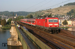 Die Regionalbahnzüge der Linie RB 81 verkehren seit 2012 mit Triebwagen der Baureihe 442. Der Einsatz der Baureihe 143, hier 143 078 auf der Moselbrücke in Güls, bechränkt sich nur noch auf die zweistündigen Regionalexpresszüge (RE) nach Saarbrücken. Ab Dezember 2014 sollen die RE-Züge aus Triebwagen der Baureihe 429 der DB und Stadler KISS der CFL gebildet werden. (07.09.2005) <i>Foto: Udo Kandler</i>