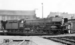 Der Schweizer Eisenbahner Karl Wyrsch reiste sogar bis nach Hannover, um die Einsätze der 03.10 zu beobachten. Im Bw Hannover Ost wurde die Drehung der 03 1082 ausführlich dokumentiert.  (23.08.1964) <i>Foto: Karl Wyrsch, Slg. D. Ammann</i>