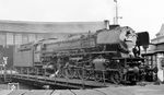 03 1082 auf der Drehscheibe im Bw Hannover Ost. (23.08.1964) <i>Foto: Karl Wyrsch, Slg. D. Ammann</i>
