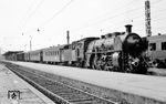 18 481 (Bw Lindau) ist mit D 183 aus Zürich in München Hbf angekommen. (13.10.1954) <i>Foto: Karl Wyrsch, Slg. D. Ammann</i>