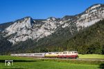 Die vorzeitige Einstellung des IC "Königssee" am 21. September 2025 ist der Streckensperrung aufgrund von Sanierungsarbeiten zwischen Bad Reichenhall und Berchtesgaden geschuldet, welche vom 22.09. bis 01.12.2025 in Kraft ist. Auf ca. 3,7 km werden im anspruchsvollen Steilrampenabschnitt die Gleise erneuert. Doch die DB kappt nicht nur die Fernzugverbindung ins Berchtesgadener Land, auch andere Fernzüge in die Urlaubsregion Bayern nach Oberstdorf sind betroffen. Zum letzten Mal befördern 111 212 und 111 095 den IC 2083 "Königssee" nach Berchtesgaden zwischen Hallthurm und Bischofswiesen. (21.09.2025) <i>Foto: Stefan Jurasovits   </i>