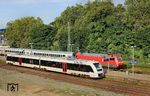 In Wuppertal-Unterbarmen begegnen einander 101 104 vor dem umgeleiteten IC 2155 nach Gera und 648 506 als S 7 nach Remscheid. (20.09.2025) <i>Foto: Wolfgang Bügel</i>