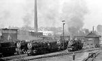 Volles Haus im Bw Heilbronn mit 050 965, 052 745, 044 552, 023 030 und weiteren Maschinen. (18.09.1971) <i>Foto: Burkhard Wollny</i>