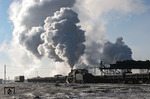 Eine Dampflok der Reihe SY ("Hohes Ziel") an der Verladestation des Steinkohletagebaus in Jalainur im äußersten Norden Chinas, nahe der russischen Grenze. (13.01.2008) <i>Foto: Udo Kandler</i>