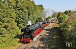 Die Jubiläumstour der Eisenbahn-Romantik-Reisen führte 01 1104 und 01 1075 auf ihrer ersten Etappe von Köln nach Darmstadt über Bad Kreuznach, Neustadt (Weinstraße), Ludwigshafen und Mannheim nach Darmstadt-Kranichstein. In Bretzenheim (Nahe) ist der Sonderzug DPE 26321 in Richtung Bad Kreuznach unterwegs. (01.10.2025) <i>Foto: Joachim Bügel</i>
