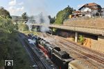 In Bad Münster am Stein biegt der Sonderzug mit 01 1104 und 01 1075 in Richtung Altenbamberg - Enkenbach ab. Die Gleise rechts führen nach Norheim - Türkismühle. Im Gleisdreieck stand bis 1978 das Wärterstellwerk 3. (01.10.2025) <i>Foto: Joachim Bügel</i>