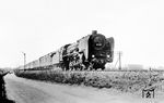 03 033 vom Bw Altona mit D 160 (Leipzig – Magdeburg – Altona) bei Osterburg (Altmark) zwischen Stendal und Wittenberge. (03.07.1934) <i>Foto: DLA Darmstadt (Bellingrodt)</i>