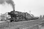 Im Bahnhof Crailsheim hat die Crailsheimer 044 339 den Dg 6708 bespannt und kocht bereits ordentlich Dampf für die bevorstehende Abfahrt. (04.04.1971) <i>Foto: Wolfgang Bügel</i>