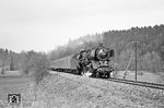 Zwischendurch war es wieder an der Zeit, eine der Crailsheimer 03-Leistungen zu fotografieren, die durch die Ulmer Leihloks bestritten wurden. 003 268 ist mit E 1910 nach Ulm bei Schweighausen (Württ) unterwegs. (04.04.1971) <i>Foto: Wolfgang Bügel</i>