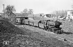 Mit dem P 2718 von Lauda nach Crailsheim hat 023 016 soeben den Bahnhof Wallhausen (Württ) verlassen. (04.04.1971) <i>Foto: Wolfgang Bügel</i>