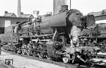 Wannentenderlok 053 074 in ihrem Heimat-Bw Kaiserslautern. (05.04.1971) <i>Foto: Wolfgang Bügel</i>