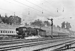 Um 9.42 Uhr verlässt 01 177 (Bw Nürnberg Hbf) vor E 237 nach Nürnberg aus dem Bahnhof Backnang. (08.1966) <i>Foto: Wolfgang Jahn</i>