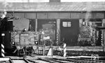 Das Bahnbetriebswerk Koblenz-Mosel lag im Stadtteil Moselweiß und existierte von 1900 bis 1988. Das Herzstück der Anlage war auf westlicher Seite ein 30-ständiger Ringlokschuppen mit Drehscheibe. Nach dem Krieg blieben bis zum Abriss noch 25 Stände übrig, 5 Stände waren als Freistände ausgelegt. Die Gebäude des Bw wurden Anfang der 2000er Jahre restlos abgerissen. Ab 2008 errichtete die TransRegio ein eigenes Betriebswerk Koblenz-Mosel an gleicher Stelle. Anfang der 1970er Jahre war die Eisenbahnwelt hier noch in Ordnung als sich die Saarbrückener 023 080 für den nächsten Dienst bereit macht, während die hier stationierten 044 523 und 094 055 ihre Pause genießen. (16.10.1971) <i>Foto: Burkhard Wollny</i>