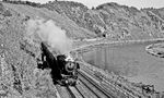 Auf dem Pündericher Hangviadukt kommt 023 080 mit dem P 2456 nach Trier angedampft. (16.10.1971) <i>Foto: Burkhard Wollny</i>