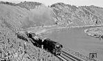 Die Ehranger 044 332 mit einem Dg nach Ehrang im Moseltal bei Pünderich. (16.10.1971) <i>Foto: Burkhard Wollny</i>