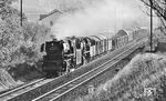 023 002 und eine unbekannte 50er führen den Dg 7210 nach Heilbronn zwischen Obersulm und Ellhofen bei Sülzbach. (23.10.1971) <i>Foto: Burkhard Wollny</i>