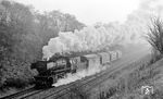 Im Morgendunst verlässt 023 042 (Bw Crailsheim) vor P 3710 nach Heilbronn den Haltepunkt Sülzbach. (23.10.1971) <i>Foto: Burkhard Wollny</i>