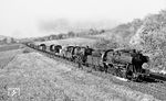 052 705 und 051 540 (beide vom Bw Heilbronn) befördern den Dg 7209 nach Crailsheim (- Nürnberg Rbf) bei Sülzbach. (23.10.1971) <i>Foto: Burkhard Wollny</i>