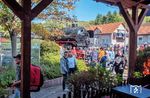 Im Bahnhof Alsenz gab es eine kleine Pause für die Zugloks und die Fahrtteilnehmer. (01.10.2025) <i>Foto: Atijana Schmidt</i>