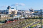 01 1104 und 01 1075 haben das Tagesziel der ersten Etappe erreicht und bringen in Darmstadt Hbf den Lr nach Kranichstein. (01.10.2025) <i>Foto: Joachim Schmidt</i>