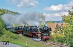 01 1075 und 01 1104 dampfen durch Laudenbach (Württ), südlich von Weikersheim. (02.10.2025) <i>Foto: Atijana Schmidt</i>