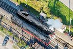 Ein schöner Vergleich zwischen der kohlegefeuerten 01 1075 und ihrer ölgefeuerten Schwesterlok 01 1104 im Bahnhof Satteldorf. (02.10.2025) <i>Foto: Joachim Schmidt</i>