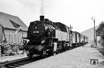 Der N 3835 nach Heimbuchenthal, gezogen von 64 306, ist im Haltepunkt Hobbach angekommen. Der Personenverkehr auf der umgangssprachlich auch als Spessartbahn bezeichneten Bahnstrecke von Obernburg-Eisenfeld nach Heimbuchenthal wurde am 25. Mai 1968 eingestellt.  (08.1962) <i>Foto: Karl-Ernst Maedel</i>