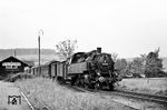 64 020 (Bw Aschaffenburg) mit P 3837 nach Heimbuchenthal im Bahnhof Eschau-Mönchberg. Der Zug besteht aus einem alten bayerischen Gepäckwagen und drei Einheitswagen der Bauart Ci-21, die aufgrund einer DB-Verfügung bis Ende des Jahres 1962 aus dem Verkehr gezogen werden mussten. (08.1962) <i>Foto: Karl-Ernst Maedel</i>