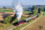 01 066 ist bei Maihingen im Rahmen der Fotoveranstaltung "30 Jahre Eisenbahn-Romantik-Reisen und 100 Jahre Baureihe 01" auf dem Weg nach Nördlingen. (03.10.2025) <i>Foto: Joachim Schmidt</i>