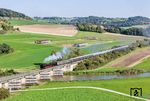 Bei Hoppingen überquert 01 066 mit dem Sonderzug nach Nördlingen die Wörnitz. (03.10.2025) <i>Foto: Joachim Bügel</i>