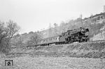 Eine Stunde später kehrte 023 022 in Auersmacher mit dem (Wendezug) P 4062 aus Saarbrücken zurück, in Richtung Hanweiler wie geplant mit vorwärts führender Lok. (05.04.1971) <i>Foto: Wolfgang Bügel</i>
