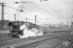 Endlich erhielt auch 023 024 mit dem P 4873 nach Saarhölzbach Ausfahrt in Saarbrücken Hbf. Links ist das alte Bw Saarbrücken Hbf zu sehen. (05.04.1971) <i>Foto: Wolfgang Bügel</i>