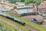 Am ehemaligen Bw Hanau begrüßte die extra angeheizte 01 150 den Sonderzug mit 01 1104 und 01 1075. (06.10.2025) <i>Foto: Joachim Schmidt</i>