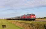 Ein weiterer Kreuzungshalt in Lehnshallig ließ die Verspätung des IC 2311 nach Köln mit 218 385 und 218 322 auf den ersten Kilometern bereits auf über 10 Minuten anwachsen. (26.09.2025) <i>Foto: Joachim Bügel</i>