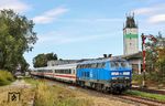 Auf der Rückfahrt nach Köln brummt 218 058 der PRESS mit IC 2215 "Deichgraf" durch den (noch) mit Formsignalen ausgerüsteten ehemaligen Bahnhof Risum-Lindholm.  (26.09.2025) <i>Foto: Joachim Bügel</i>