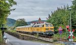 218 477 mit einem Meßzug der Netzinstandhaltung in Faulbach (Main). Der Zug kann Druck, Beschleunigung, Kraft, Position, Schalldruckpegel, Temperatur und Frequenz auf den Schienen messen. (26.09.2025) <i>Foto: Atijana Schmidt</i>