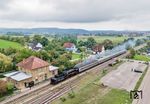 Anders als früher kehrte 023 058 rückwärts aus Crailsheim zurück und fährt hier in Satteldorf ein. (27.09.2025) <i>Foto: Joachim Schmidt</i>