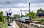 Die Railpool GmbH mit Sitz in München ist ein Leasingunternehmen von Lokomotiven und Schienenfahrzeugen für den Güter- und Personenverkehr, das in 14 europäischen Ländern aktiv ist. Zu den Pool-Lokomotiven gehört 193 154, die mit einem Zug der "Rollenden Landstraße" durch Schleswig fährt. (19.09.2025) <i>Foto: Thorsten Eichhorn</i>