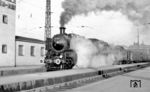 18 508 verlässt mit der Rückleistung des E 826 nach Lindau den Münchener Hauptbahnhof. (10.1954) <i>Foto: Karl Wyrsch, Slg. D. Ammann</i>