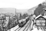 E 18 08 vom Bw München Hbf befördert den D 504 (Hagen - München) über die Geislinger Steige. (01.1958) <i>Foto: Jürgen Hagemann, Slg. R. Garn</i>