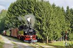 99 585 unterwegs auf der Museumsbahn Schönheide hinter Stützengrün. (28.09.2025) <i>Foto: Andreas Höfig</i>