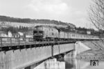 V 160 095 vom Bw Ulm fährt mit E 590 (Ulm - Freiburg/Brsg) auf der Donaubrücke nach Tuttlingen ein. (10.03.1967) <i>Foto: Wolfgang Jahn</i>