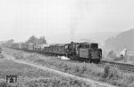 Die Bebraer 44 1221 mit einem Güterzug nach Gerstungen zwischen dem Abzweig Weiterode und Ronshausen. (01.09.1966) <i>Foto: Wolfgang Jahn</i>